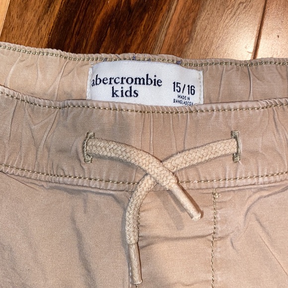 NWOT ~ ABERCROMBIE KIDS CARGO SHORTS ~ BOYS SMALL - Picture 4 of 6